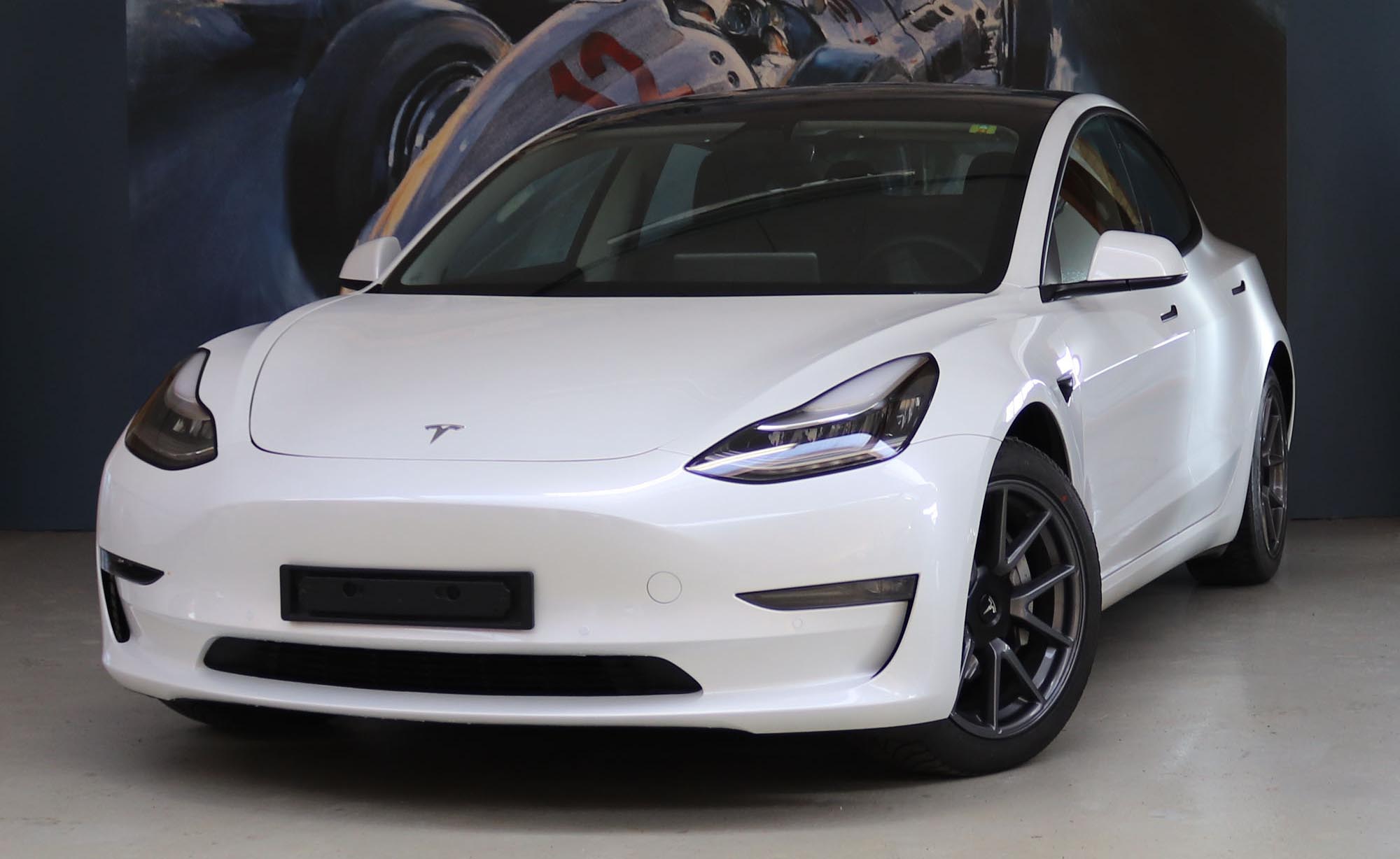 Tesla Model 3 Pearlwhite til salg