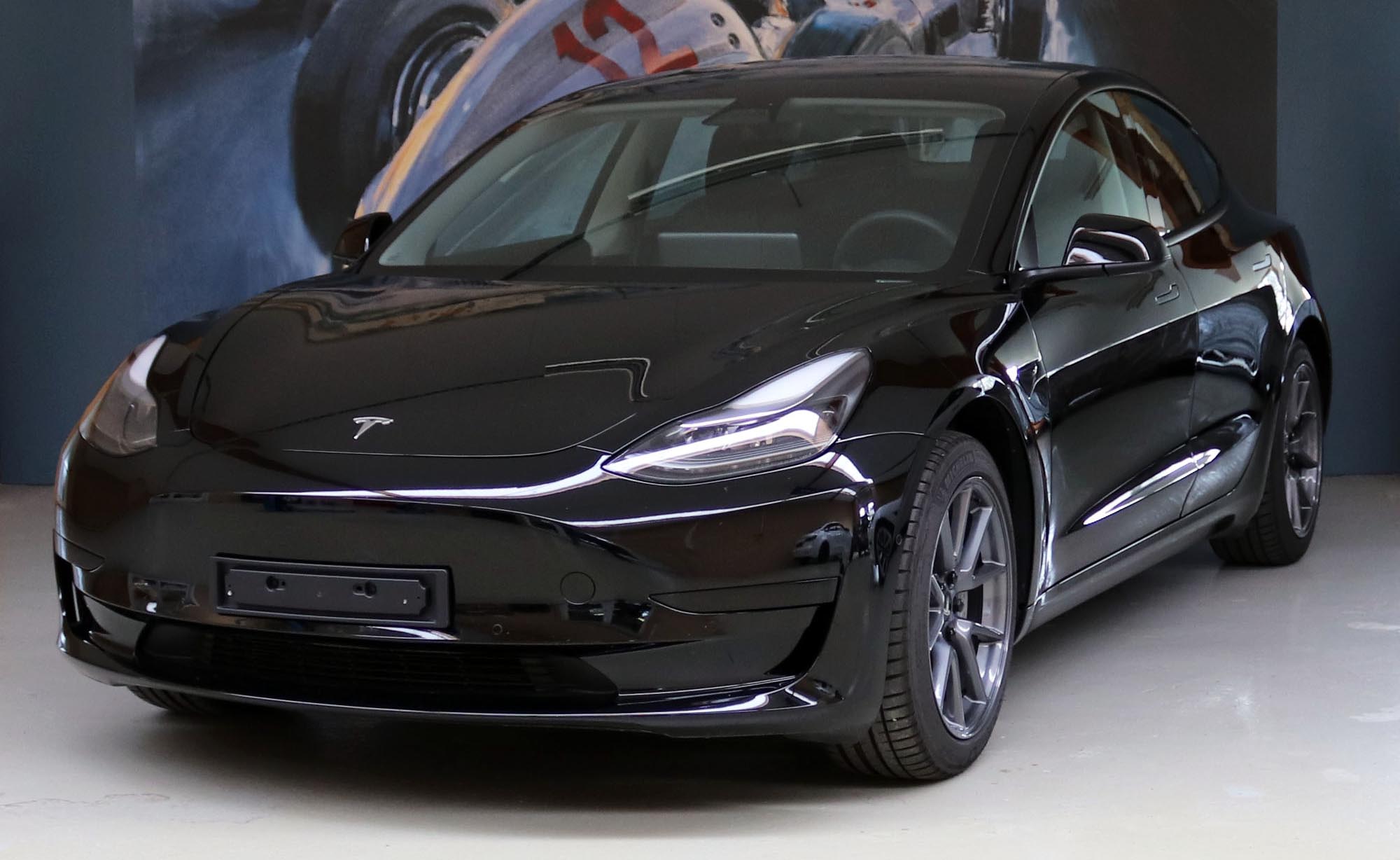 2021 Tesla Model 3 RWD SR+ Solid sort til salg